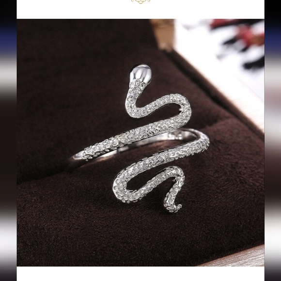 💚5/$25 Elegant Silver Tone & Sparkle Rhinestone Snake Cocktail Statement Ring - Picture 2 of 2